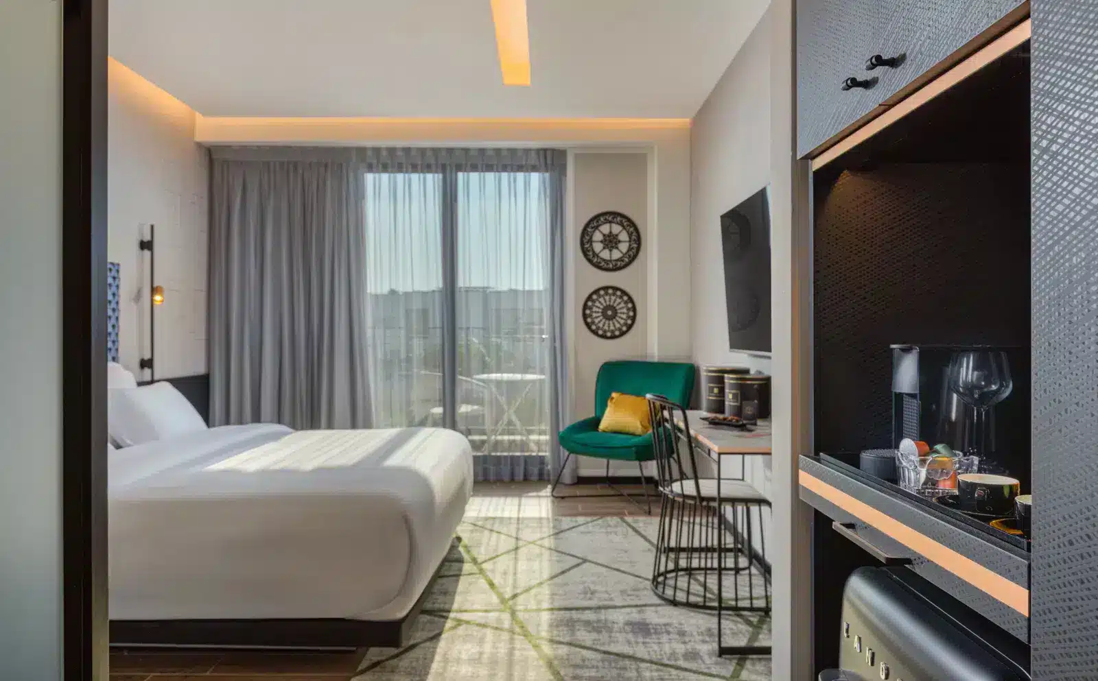 HaOman Deluxe room with balcony at Abba Hotel