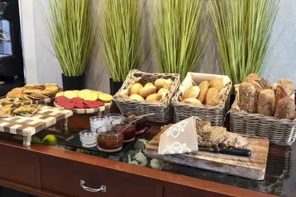 ארוחת בוקר מלון בתל אביב - מלון אבא תל אביב